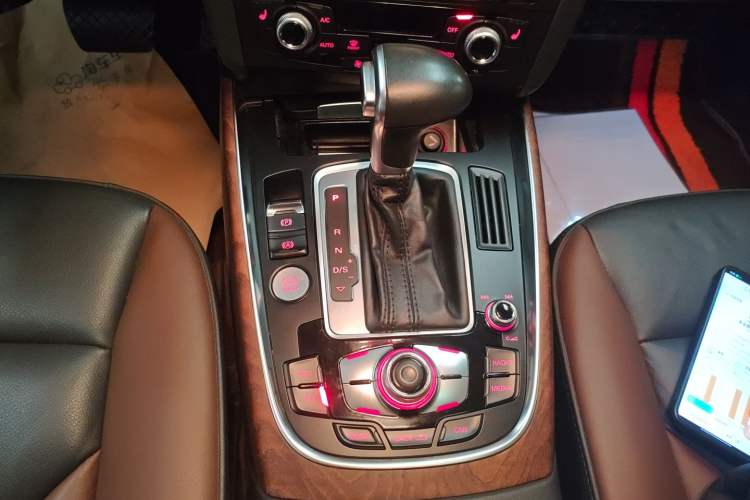 Used Audi Q5 2017 Plus 40 TFSI Comfort Model Gear Lever