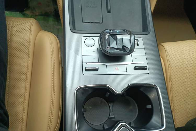 Used BYD Song L DM-i 2024 112 km Beyond Edition Gear Lever