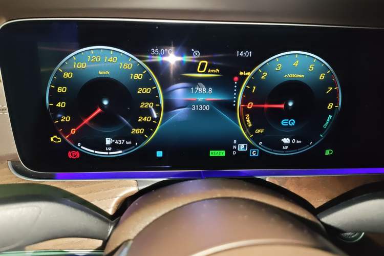 Used Mercedes-Benz E-Class New Energy 2023 E 350 e L Plug-in Hybrid Sedan Odometer Close Up