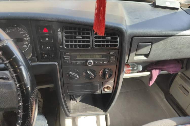 Used Volkswagen Jetta 2010 1.6L Partner Audio And AC Panel