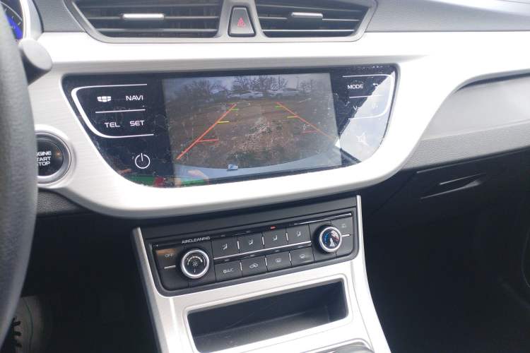 Used Geely Auto Vision 2018 1.5L Automatic Happiness Edition Audio And AC Panel