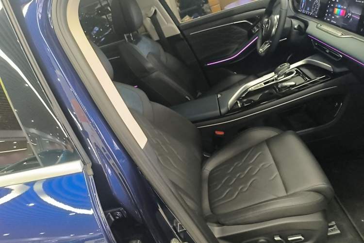 Used VOYAH FREE 2021 Four-Wheel Drive Standard Range-Extended Exclusive Luxury Package
