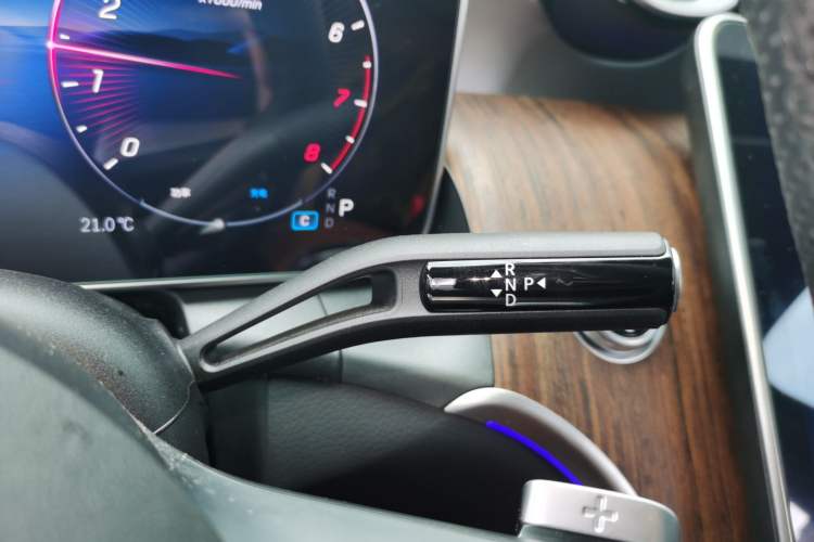 Used Mercedes-Benz GLC 2025 GLC 300 L 4MATIC Dynamic Model 5 Seats Gear Lever