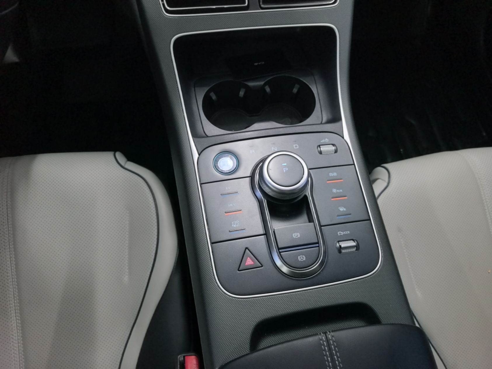 BYD Destroyer 05 2023 Champion Edition DM-i 55KM Luxury Model — снимка 16