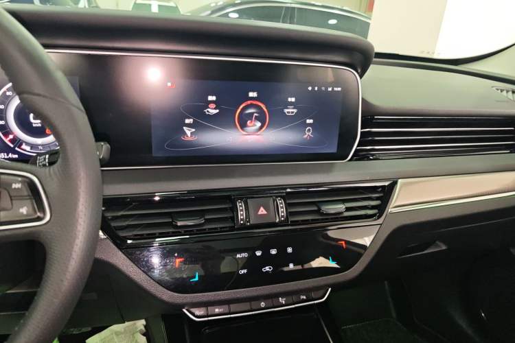 Used Hongqi HS5 2022 Facelifted Version 2.0T Smart Connect Flagship All-Wheel-Drive Edition
