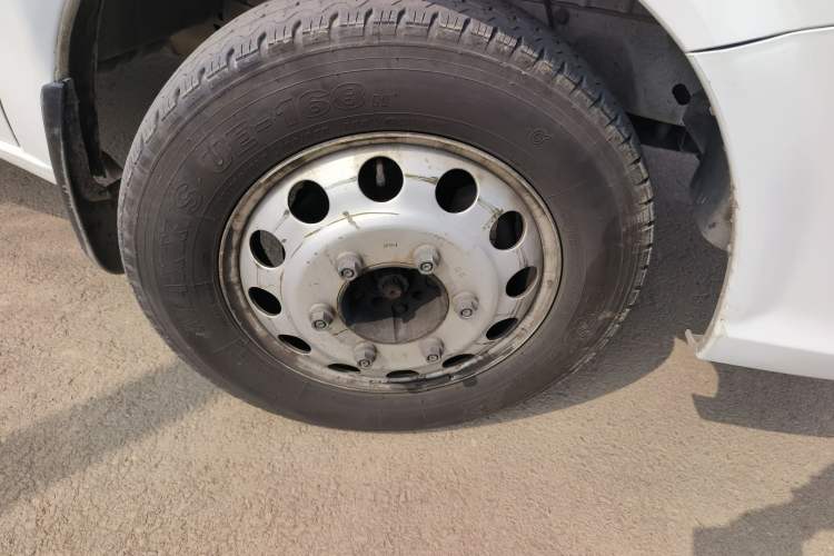 Used JMC Fushun 2023 2.0T Manual Long-Wheelbase High-Roof Passenger Version Business-Class 15-Seater (Non-Commercial)