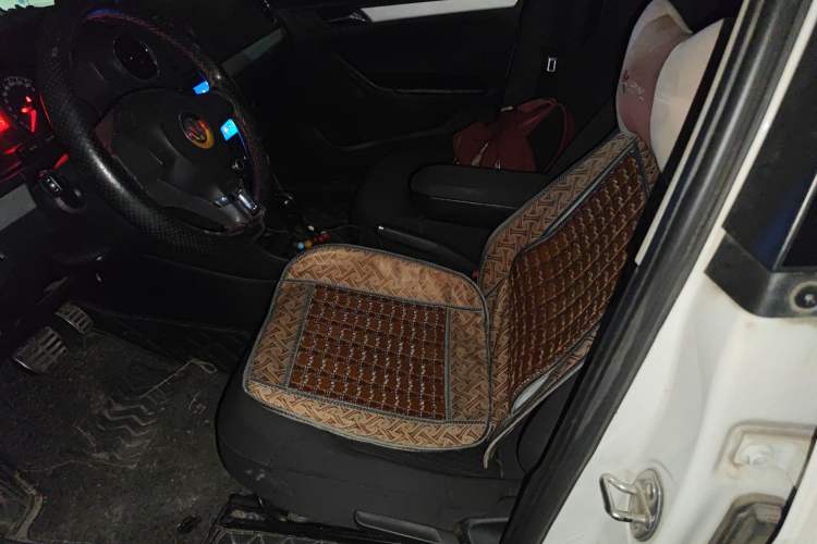 Used Volkswagen Jetta 2015 Value Edition 1.6L Automatic Comfort Version Left Front Seat