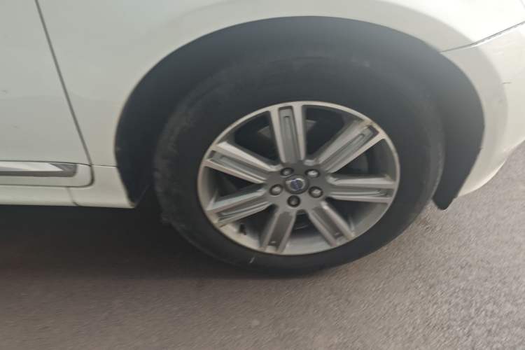 Used Volvo XC60 2015 T5 Smart Upgrade Model Right Front Wheel Hub