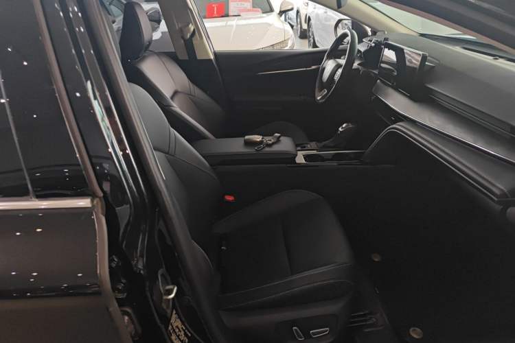 Used Toyota Camry 2024 Dual-Motor 2.0 HGVP Luxury Edition Right Front Seat