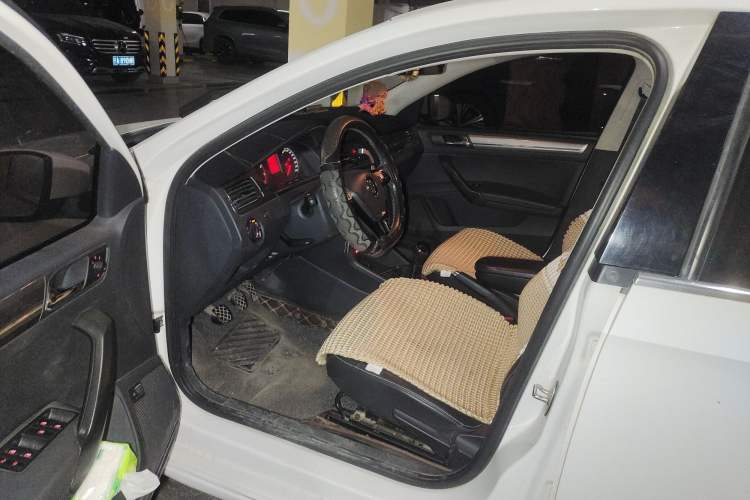 Used Volkswagen Santana 2016 1.6L Manual Comfort Edition
