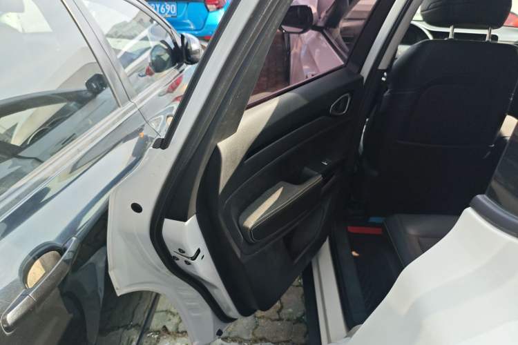 Used Baojun RM-5 2019 1.5T Manual Elite Version with 24-Hour Online Service 7 Seats
