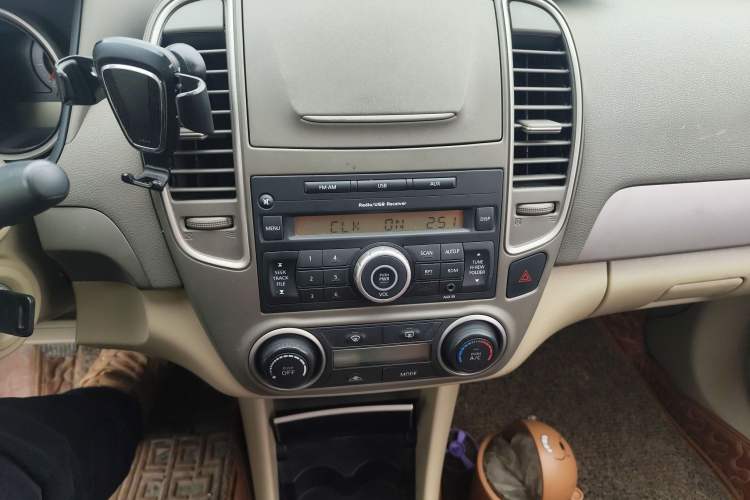 Used Nissan Sylphy 2016 Classic 1.6XE Manual Leading Edition Audio And AC Panel