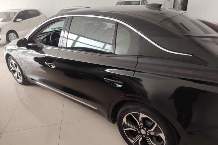 Used Hongqi E-QM5 2021 Online Booking Charging Basic Edition 5 Seats Exterior 3