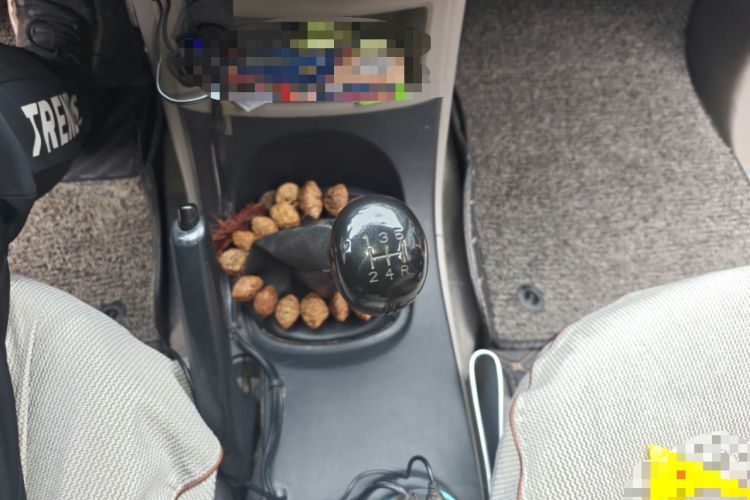 Used Mitsubishi Zinger 2011 2.0L Manual Transmission Luxury Version Gear Lever