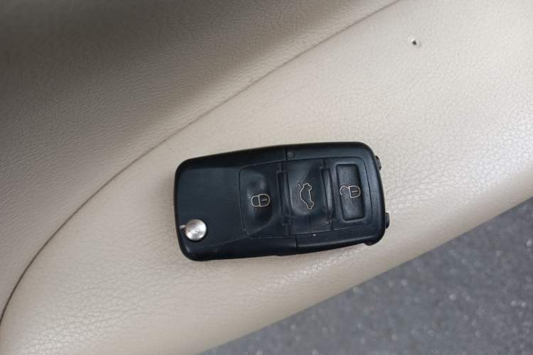 Used Volkswagen Lavida 2013 Revised Version 1.6L Automatic Luxury Edition Vehicle Key