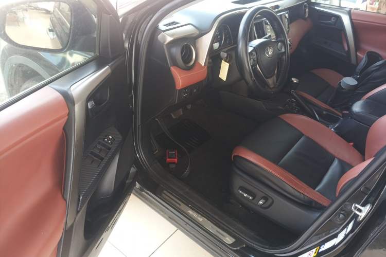 Used Toyota RAV4 2013 2.5L Automatic 4x4 Elite Edition Driver Seat