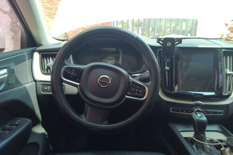 Used Volvo XC60 2020 T5 4x4 Smart Luxury Edition