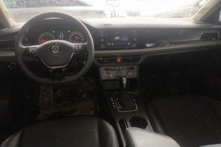 Used Volkswagen Lavida 2019 1.5L Automatic Comfort Edition China VI Standard Center Console