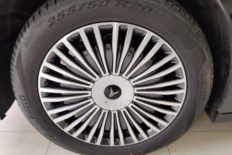 Used VOYAH Dream 2025 PHEV Four-Wheel Drive Prestige Kunpeng Edition
