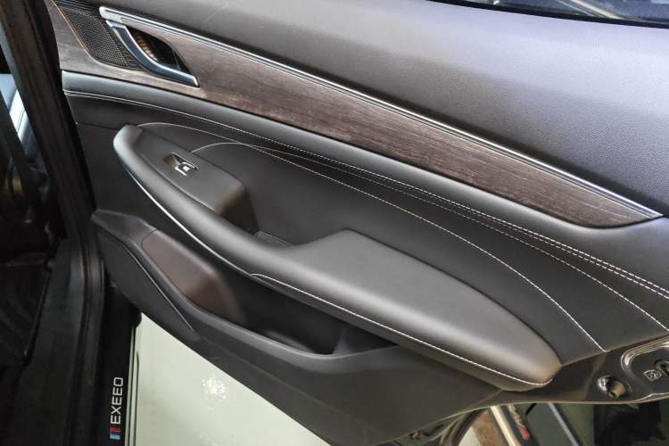 Used Landian E5 2024 Honor Edition 100KM Deluxe 7-Seater
