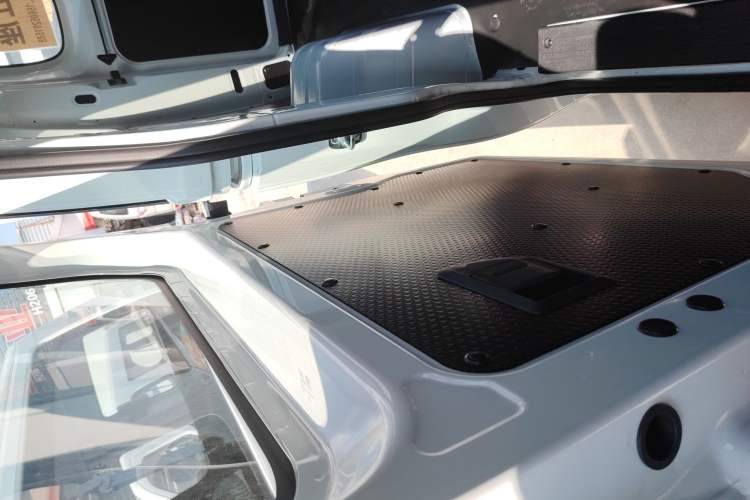 Used SAIC MAXUS Dana V1 2025 V1 Short Wheelbase Low-Roof Multi-Function Version (42 kWh)