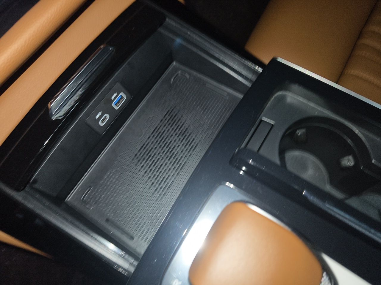 Hongqi H9 2025 Model Facelifted 2.0T Two-Wheel Drive Flag-Style Luxury Business Edition, 5 Seats - Chinese Trim Xiang — снимка 20