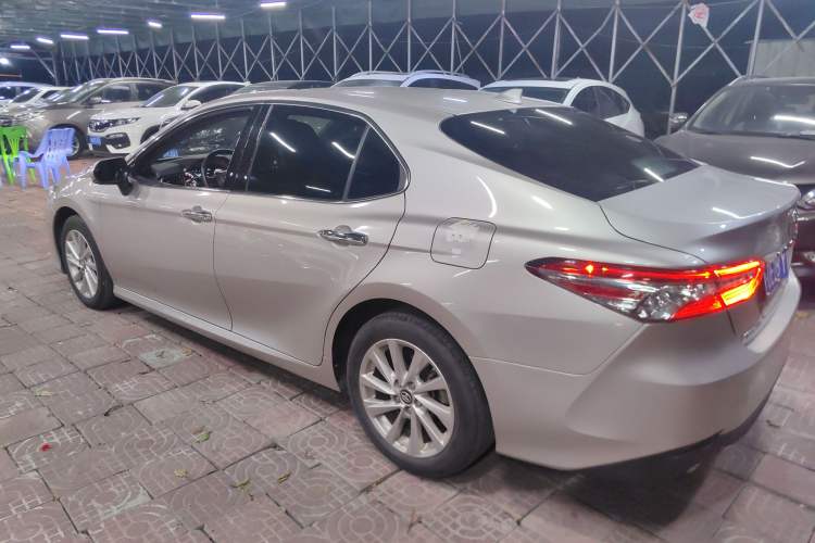 Used Toyota Camry 2021 2.0G Luxury Edition
