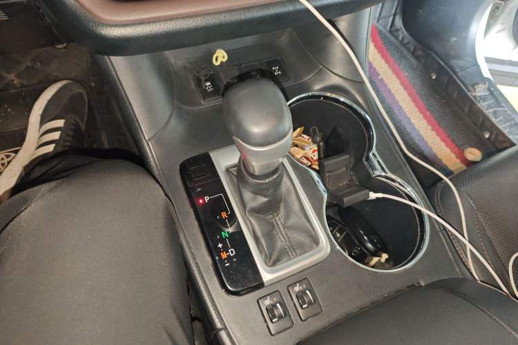 Used Toyota Highlander 2018 2.0T Four-Wheel Drive Luxury Edition 7 Seats China V Emission Standard