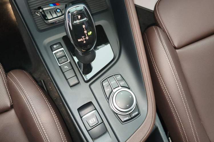 Used BMW X1 2022 sDrive25Li Leading Model Gear Lever