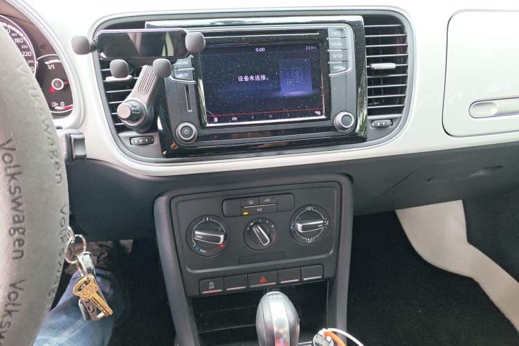 Used Volkswagen Beetle 2015 180TSI model
