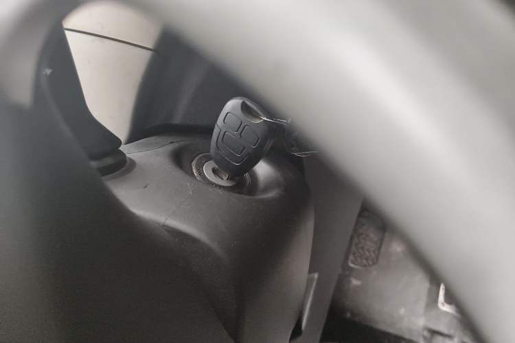 Used Brilliance H220 2014 1.5L AMT Sunroof Version
