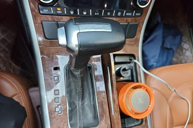 Used Haval H8 2015 2.0T Two-Wheel Drive Comfort Version Gear Lever