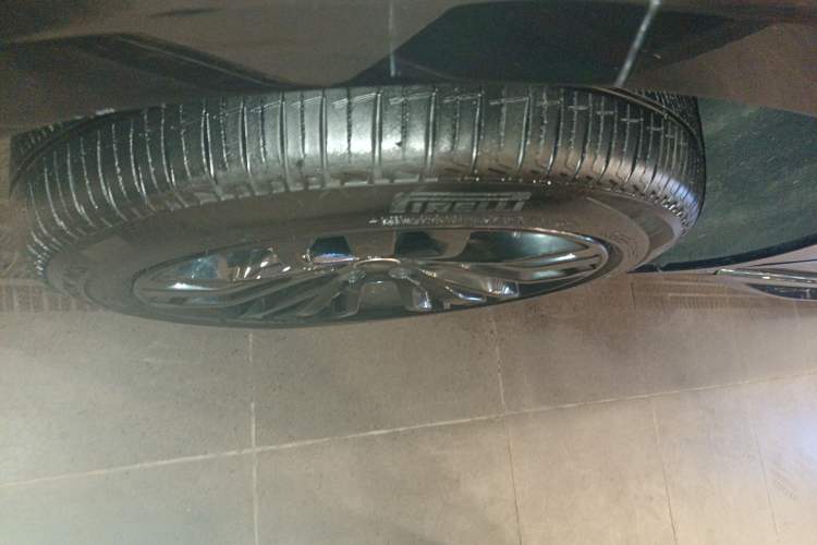 Used Land Rover Range Sport 2022 3.0 L6 YAO Black Edition Left Front Wheel Hub