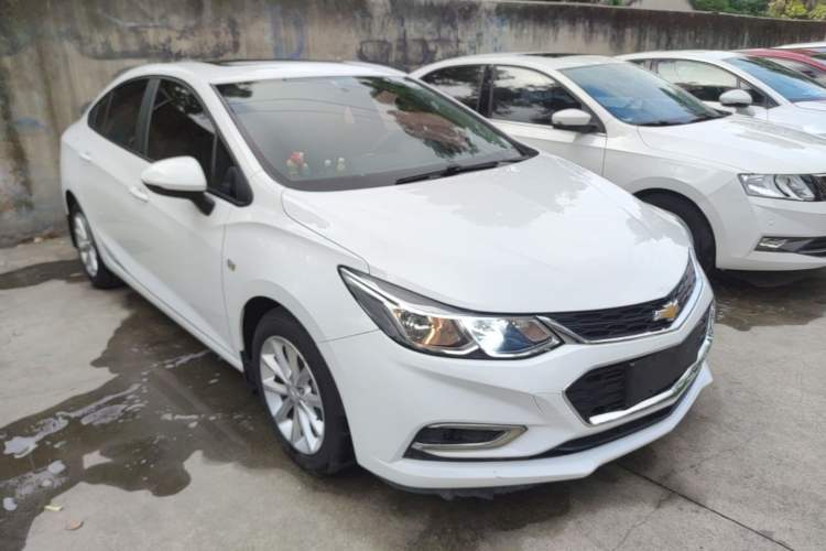 Used Chevrolet Cruze 2018 320 Automatic Pioneer Sunroof Edition
