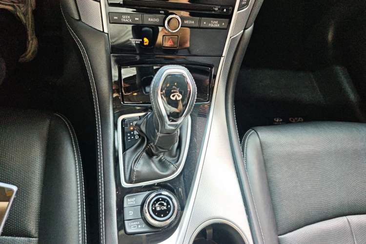 Used Infiniti Q50L 2018 2.0T Enjoyment Version China VI Standard
