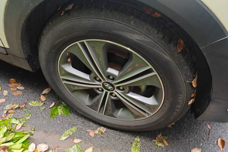 Used Hyundai ix25 2015 1.6L Automatic Two-Wheel Drive Smart GLS Trim Right Front Wheel Hub