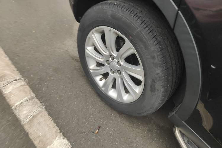 Used Land Rover Discovery Sport 2018 240 PS SE Version Right Rear Wheel Hub