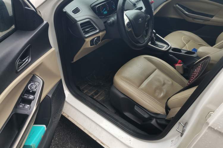 Used Ford Escort 2015 1.5L Automatic Fashion Model
