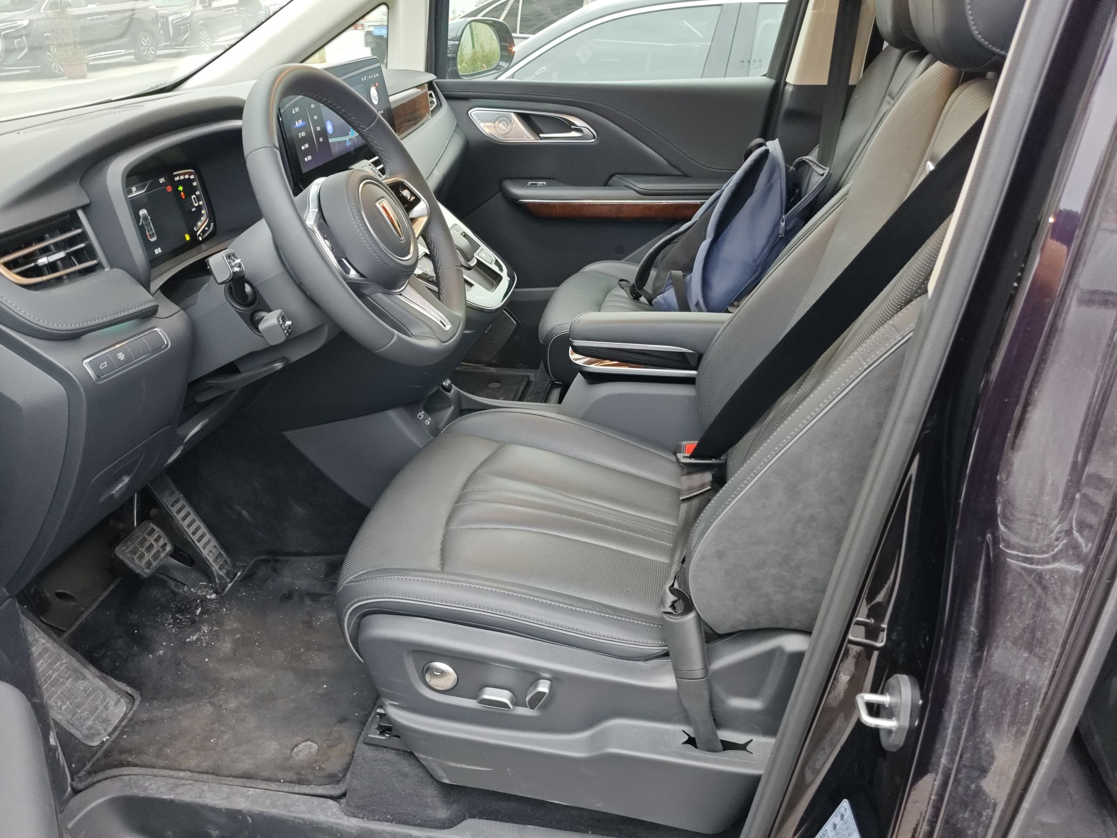 Переднее сиденье в автомобиле