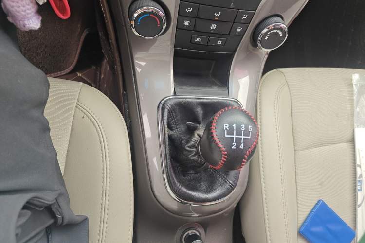 Used Chevrolet Cruze 2015 1.5L Classic SE MT Gear Lever