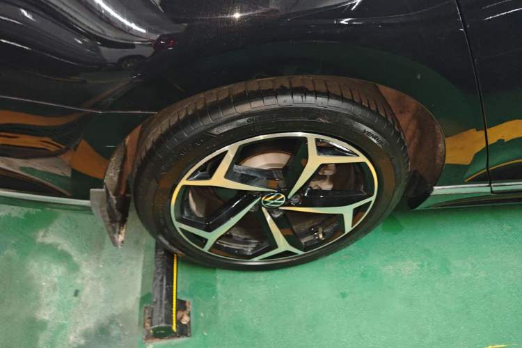 Used Volkswagen Magotan 2023 2 Million Units Limited Edition 330TSI DSG Leading Version
