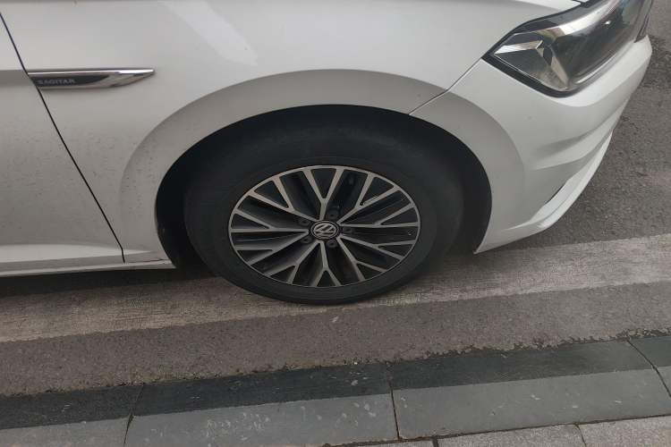 Used Volkswagen Sagitar 2020 280TSI DSG Comfort Version China VI Standard Right Front Wheel Hub