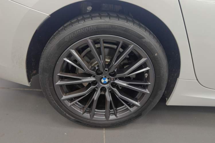 Used BMW 3 Series 2021 325i M Sport Night Edition package Right Rear Wheel Hub