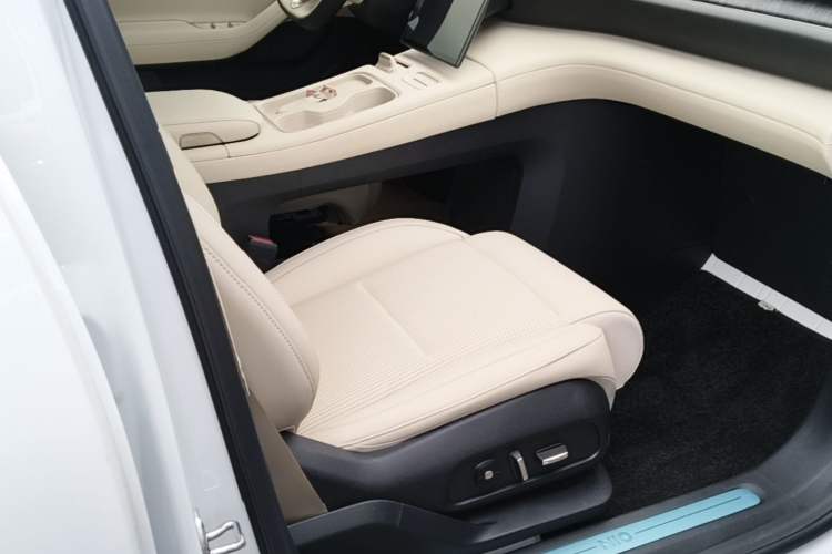 Used Nio ES6 2023 75 kWh
