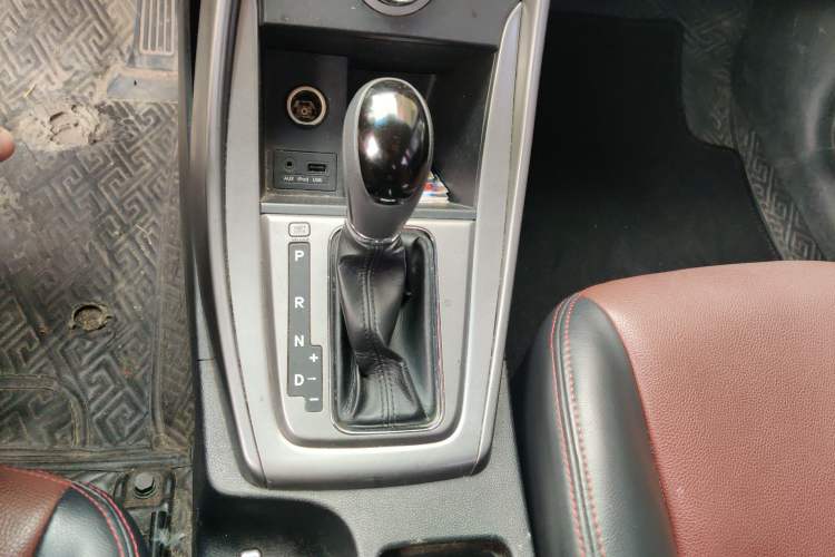 Used Hyundai Elantra (5th Generation / Langdong) 2012 1.6L Automatic Fashion Edition Gear Lever