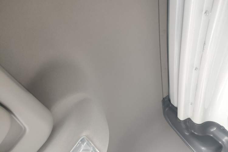 Used SAIC MAXUS Xintu V80 2023 2.0T Manual Classic City Delivery King Short Wheelbase Mid-Roof 3-Seater