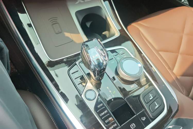 Used BMW X5 2022 xDrive 30Li Luxury M Sport Package
