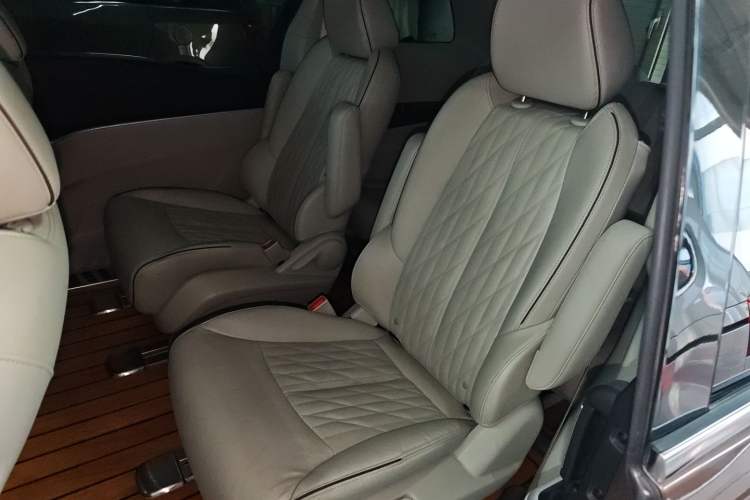 Used Buick GL8 2021 Land Cruiser Executive Class 652T Luxury Model