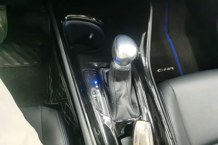 Used Toyota C-HR 2020 2.0L Leading Edition Gear Lever