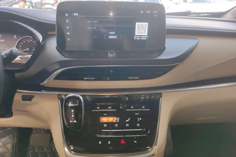 Used Buick GL8 2023 Facelifted Land Cruiser Executive Luxury Version